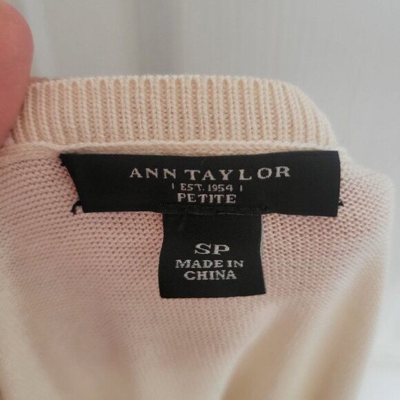 Ann Taylor Petite Beige 3/4 Sleeve Scoop Neck Sweater- SP - Picture 6 of 7